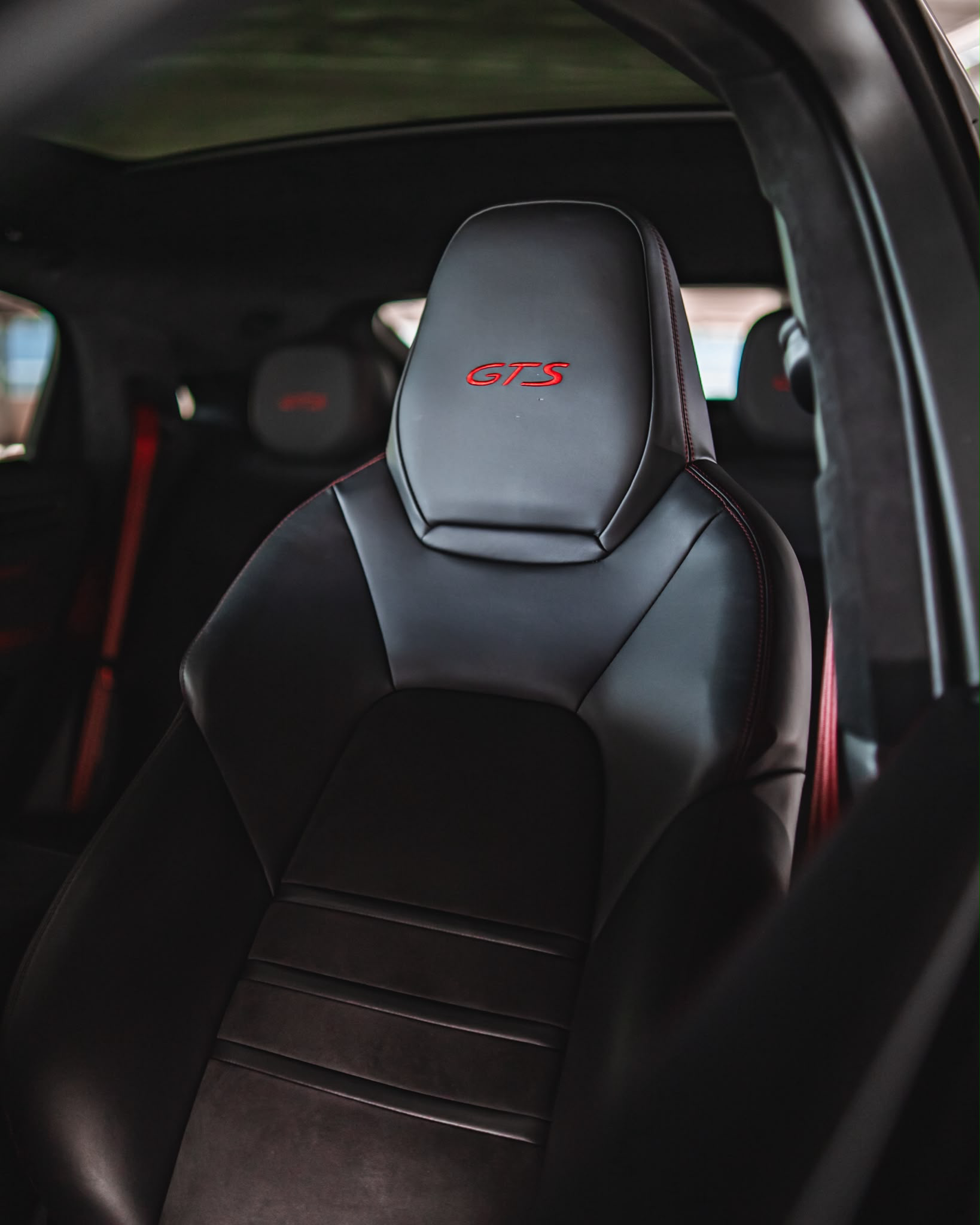Intérieur Porsche Cayenne GTS — LMG Rent Car Genève
